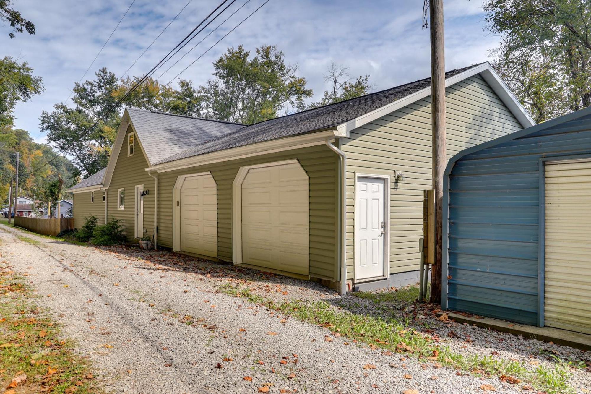 Waterfront Allegheny River Access, Dock Slip Holiday home Ford City