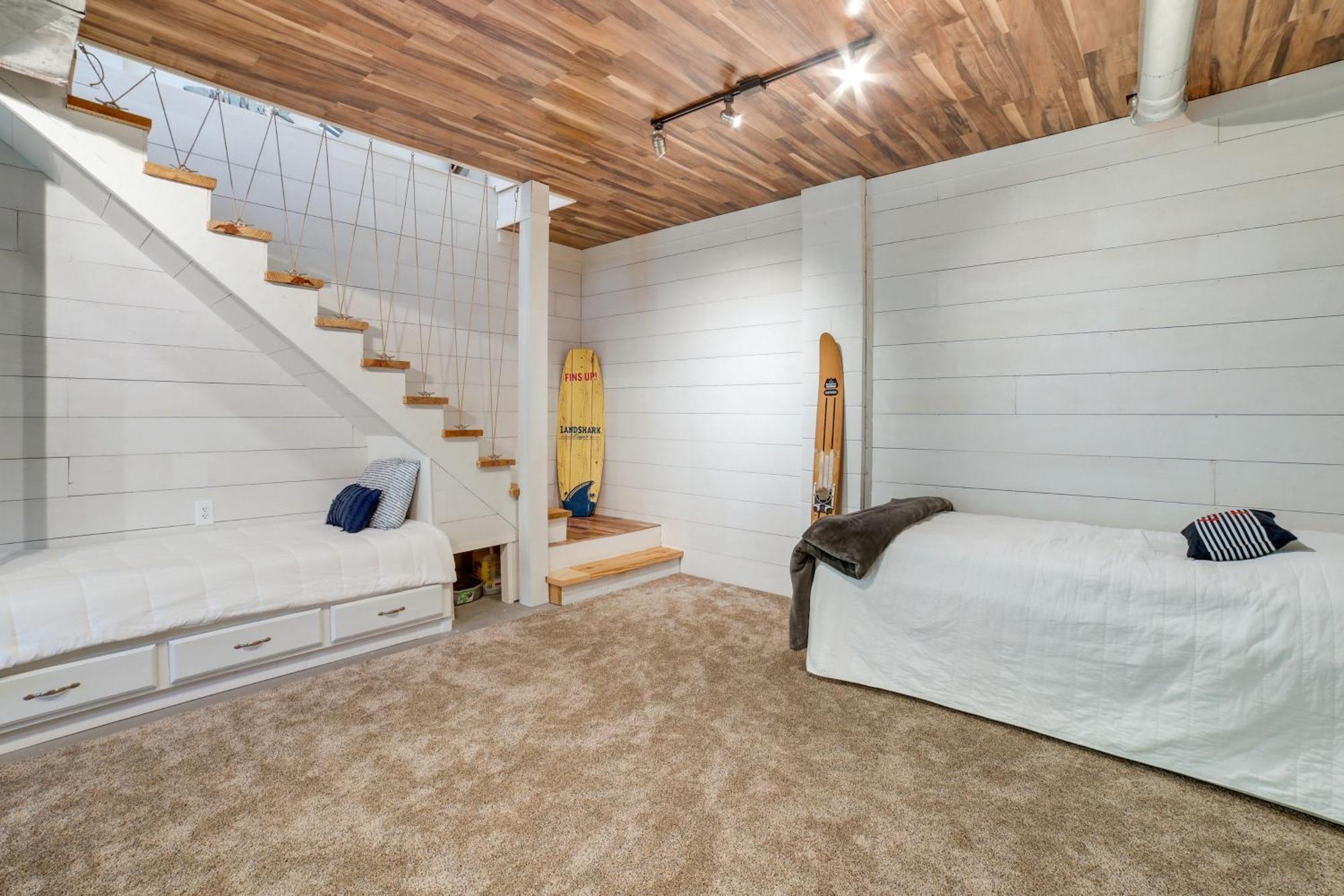 Waterfront Allegheny River Access, Dock Slip Holiday home *