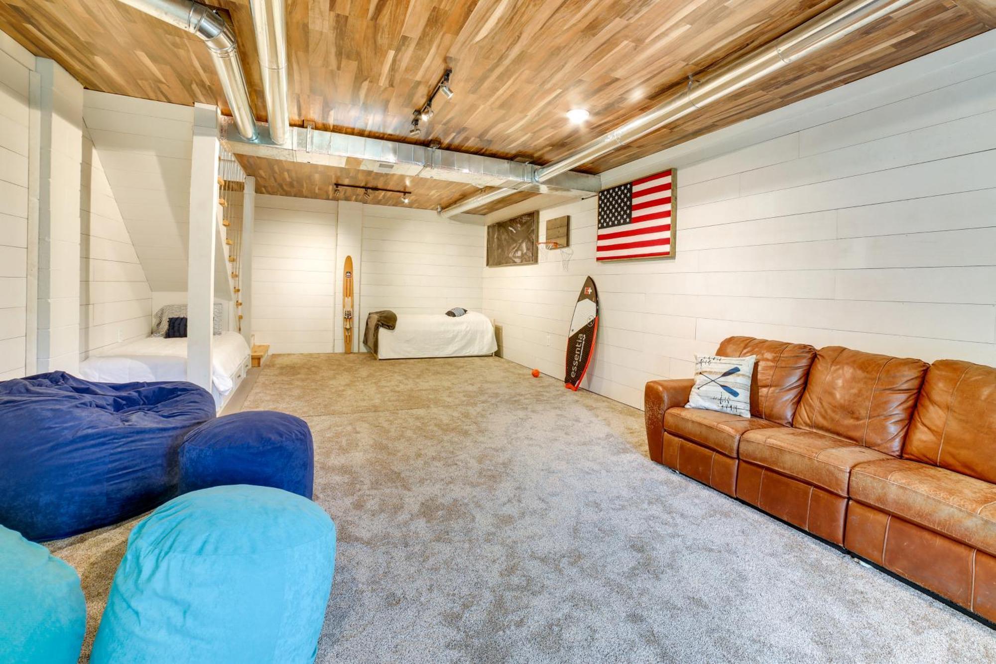 Waterfront Allegheny River Access, Dock Slip Holiday home *