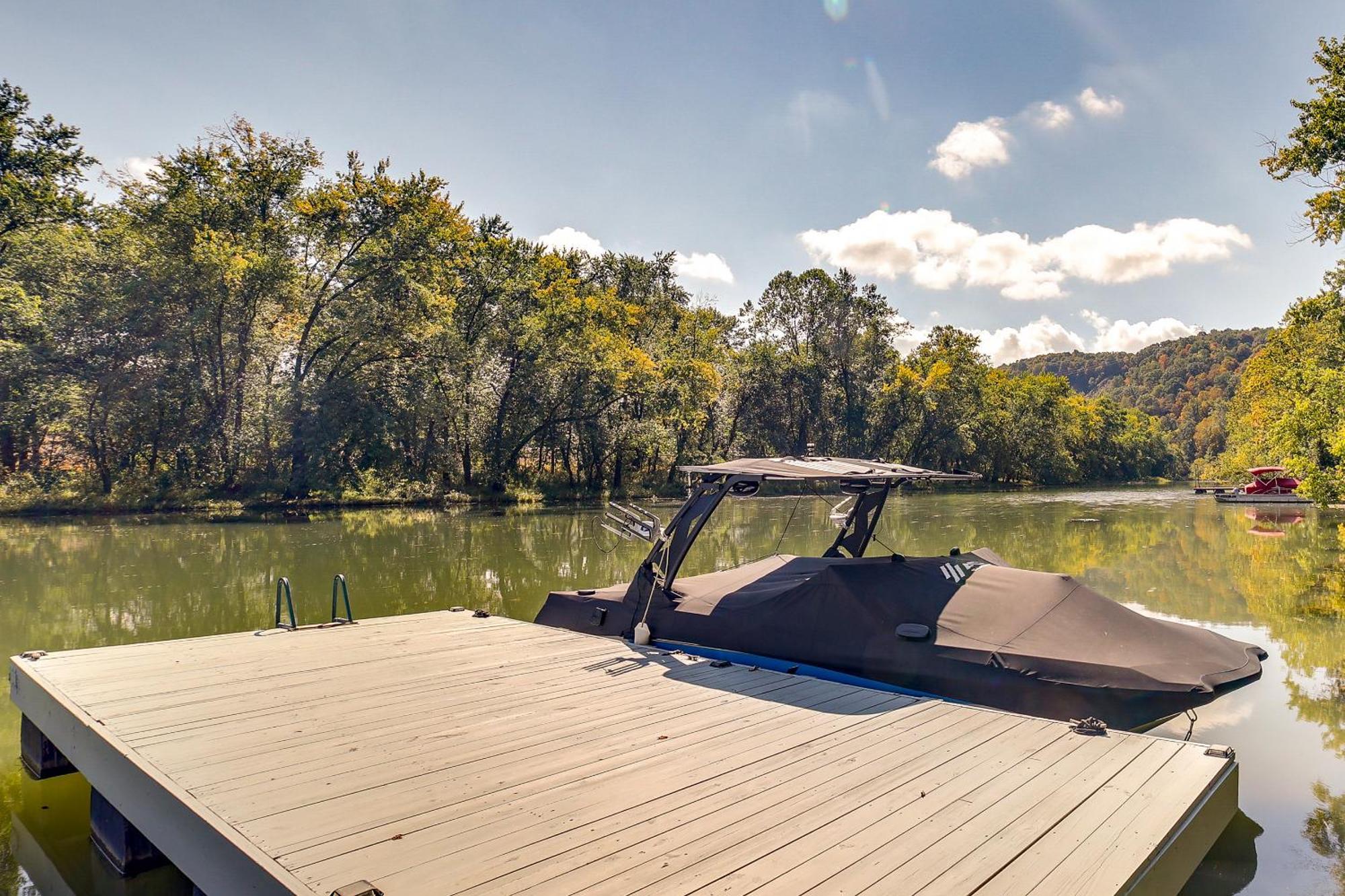 Waterfront Allegheny River Access, Dock Slip Holiday home